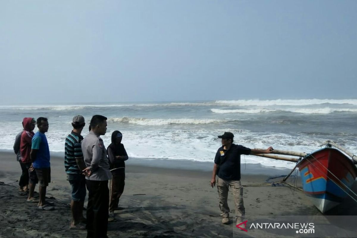 Dua nelayan tenggelam di Cianjur masih dicari tim SAR gabungan