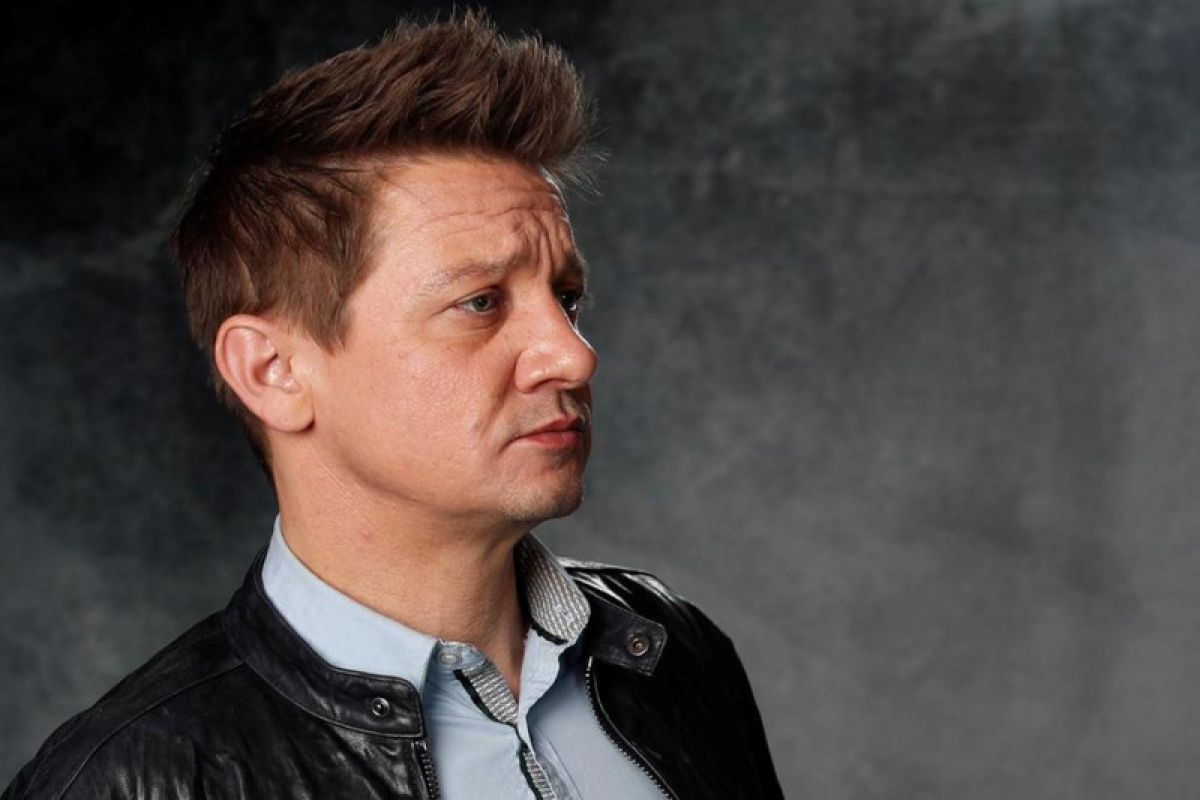 Usai operasi, Jeremy Renner masih dalam perawatan intensif