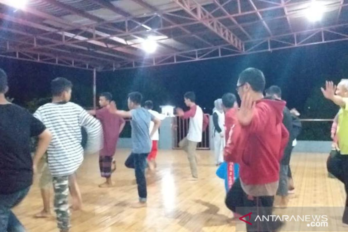 Peserta SMN asal Sultra belajar tarian tradisional Belitung