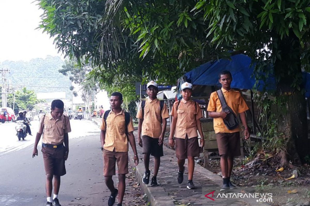 Pelajar di Manokwari sudah masuk sekolah, tetapi belum optimal