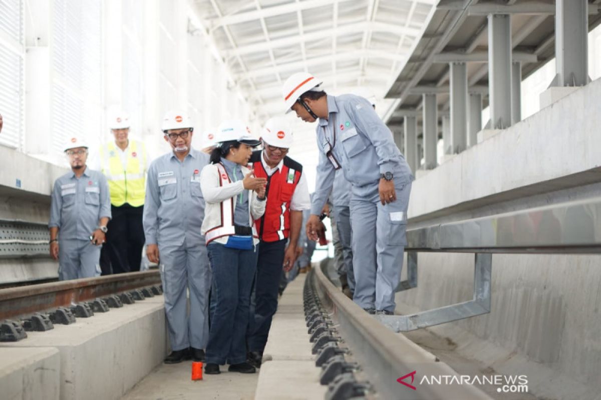 Menteri BUMN memastikan LRT Jabodebek tak ada gangguan listrk