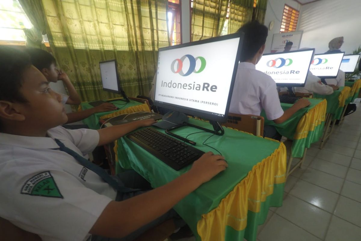 Indonesia Re berikan bantuan penunjang pendidikan di Gorontalo