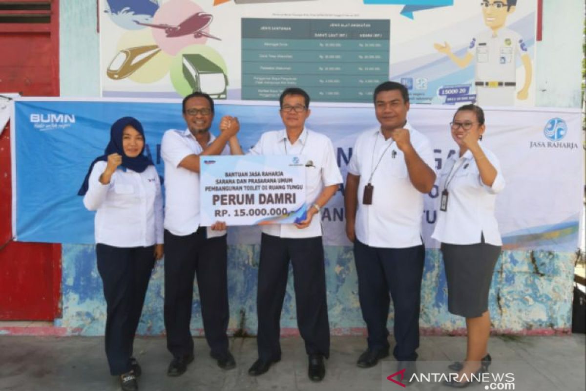 Jasa Raharja Babel salurkan bantuan perbaikan ruang tunggu Perum Damri