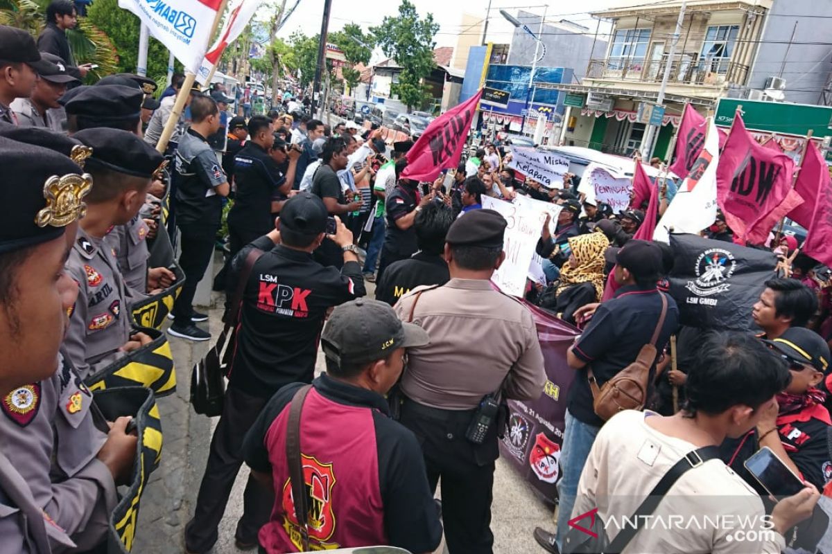 Kejaksaan Sampang perpanjang penahanan tersangka korupsi