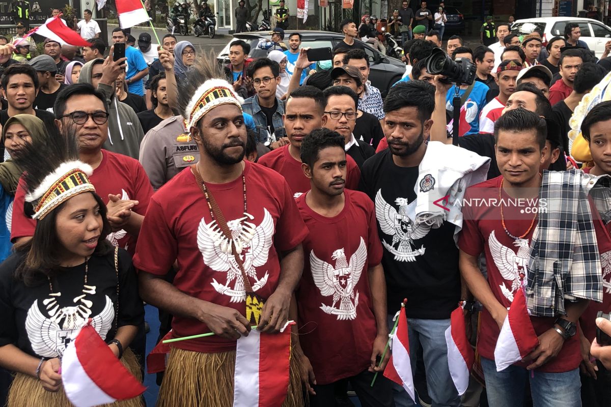 Mahasiswa Malang Raya gagas Indonesia tersenyum