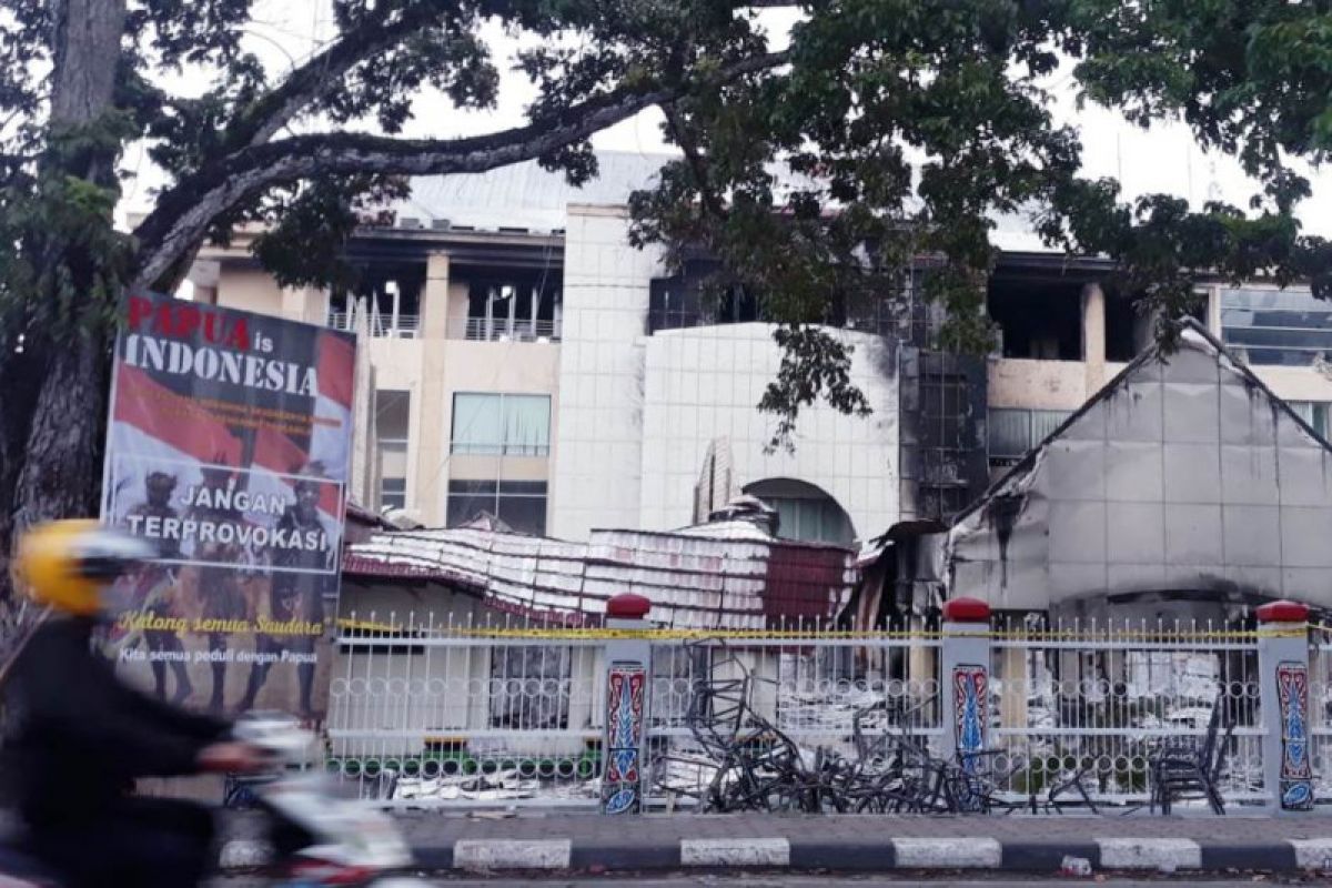 Polisi cari pelaku dan provokator pembakar Gedung MRP Papua Barat