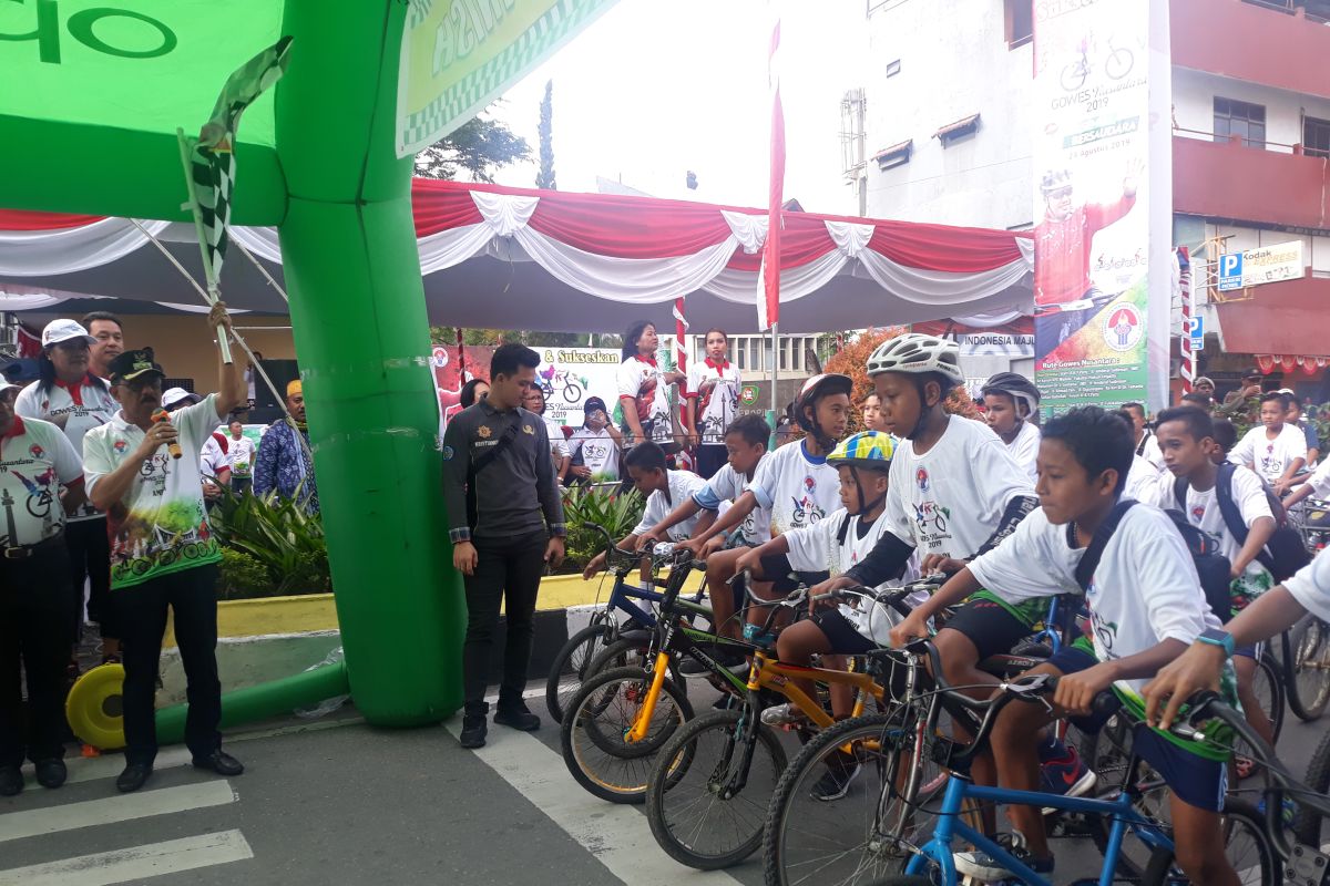 Ribuan peserta ikut gowes nusantara digelar Kemenpora di Ambon