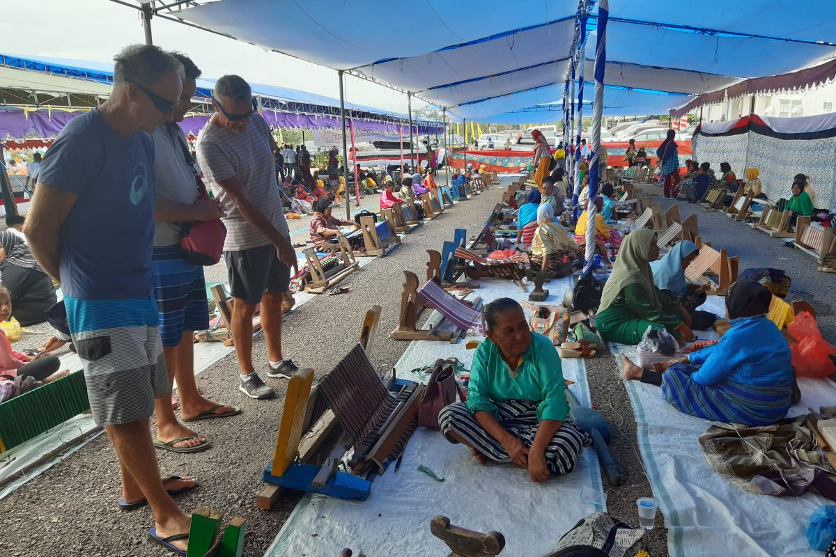 Turis 14 Negara Hadiri Festival Budaya Buton Tua