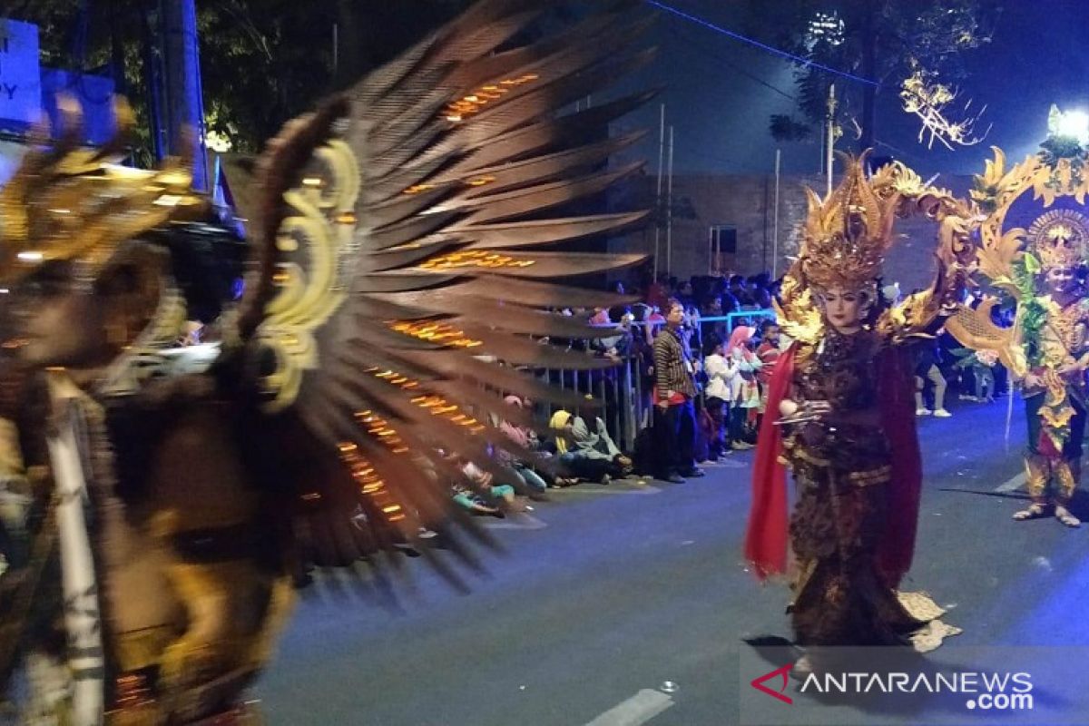Ratusan seniman unjuk kebolehan ajang Kediri Nite Carnival
