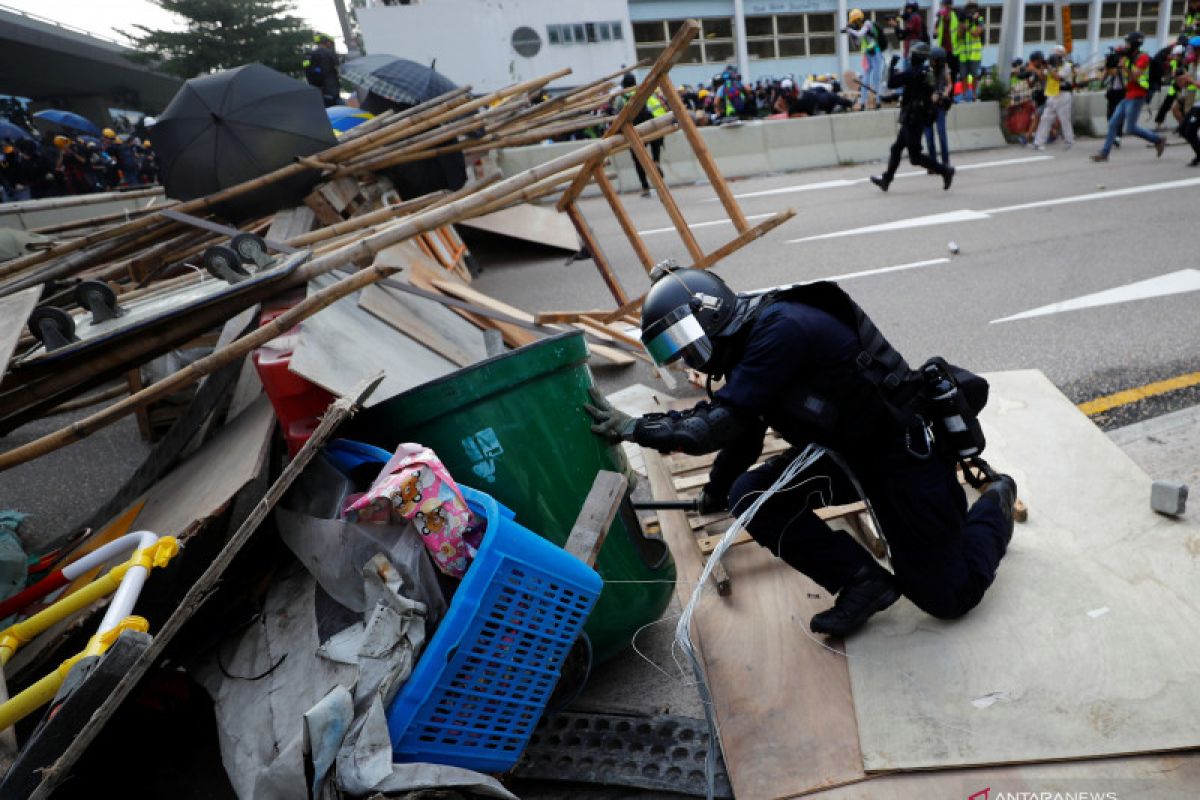 Hong Kong memanas, sebanyak 29 pengunjuk rasa diamankan polisi