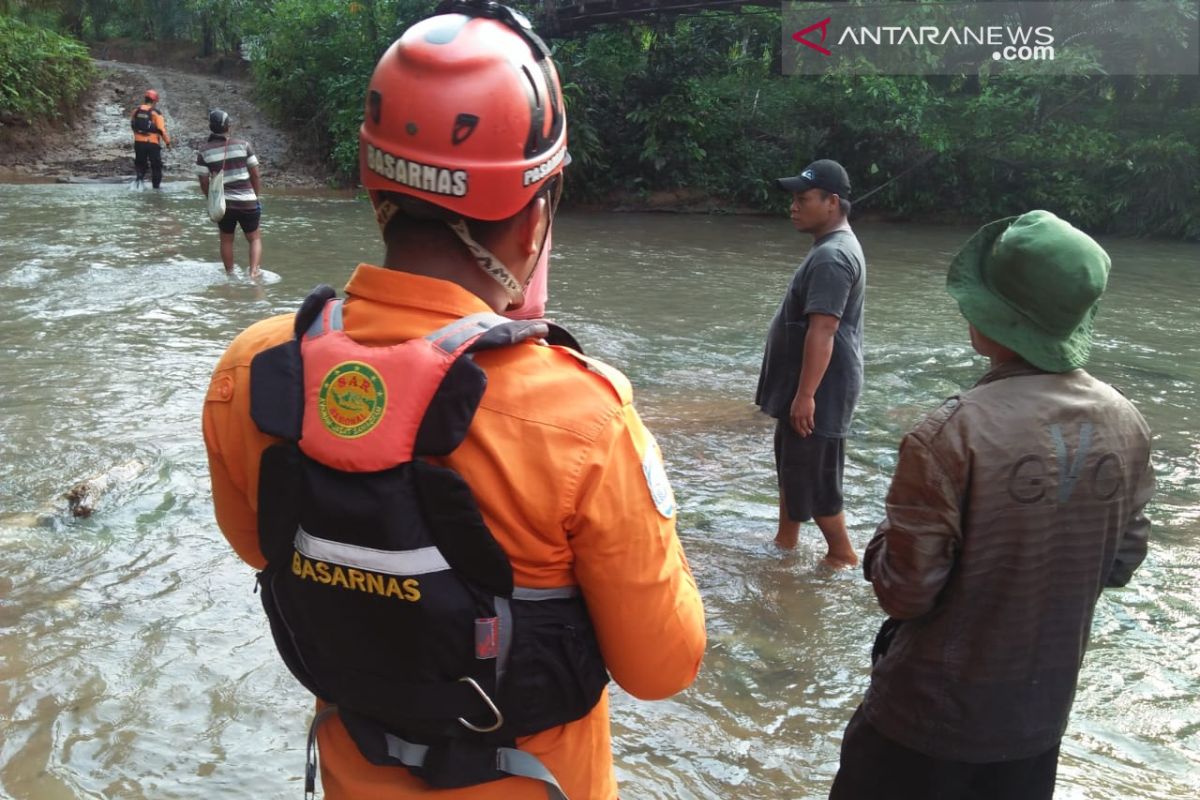 Basarnas belum temukan Lansia hanyut di sungai Ranah Batahan Pasaman Barat