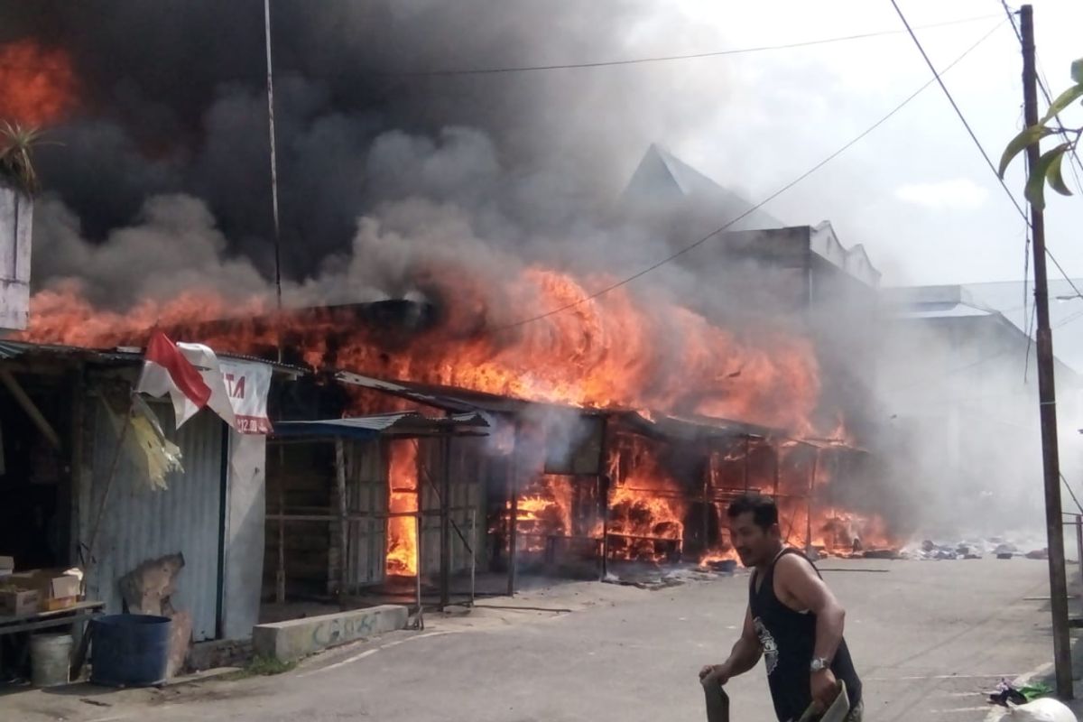 10 bangunan ludes terbakar di Pasar Sungai Apit