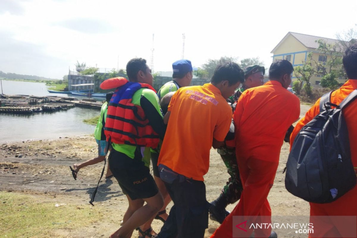 Penerjun payung Jogja Air Show terhempas angin kencang