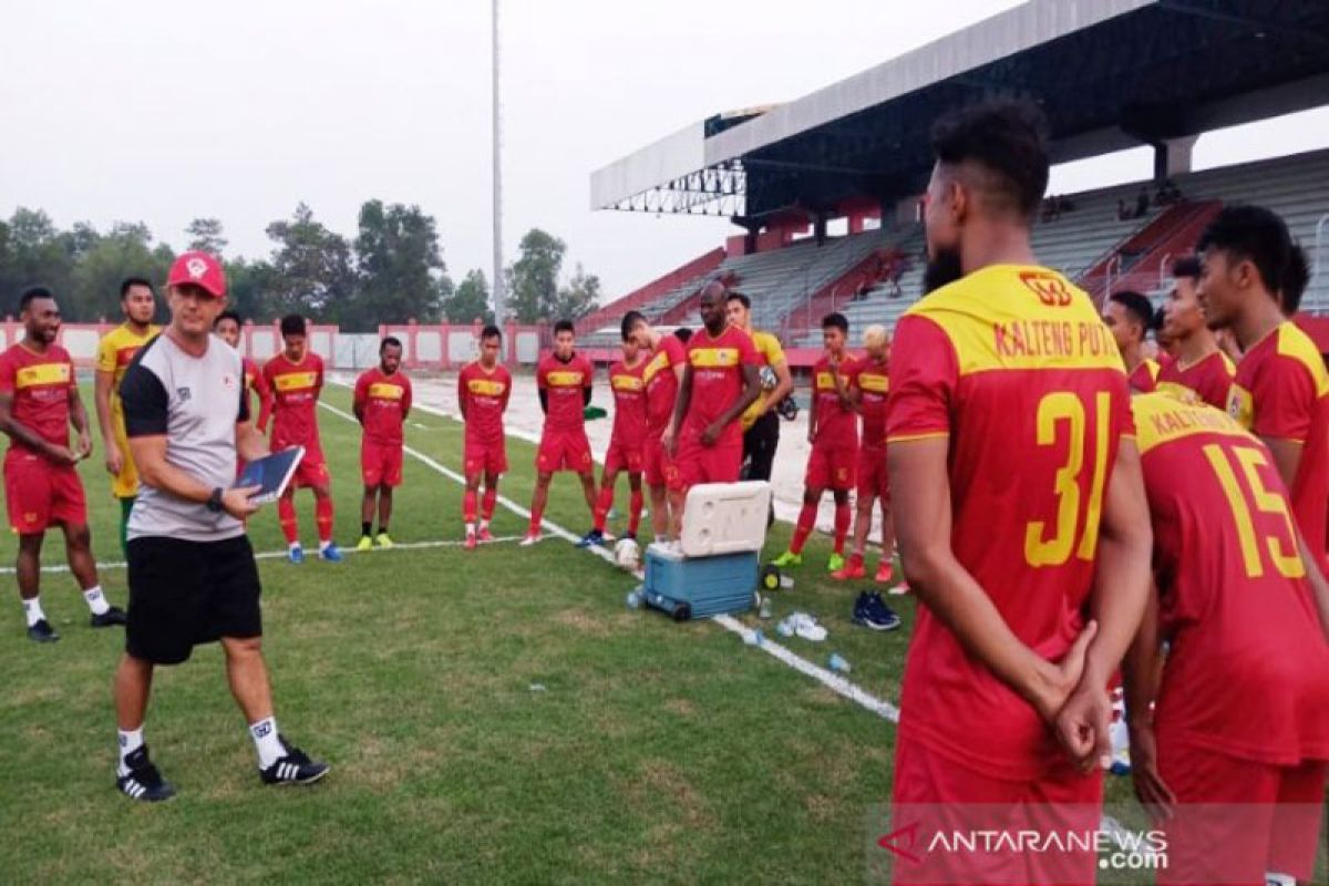 Kalteng Putra menghadapi Bhayangkara FC tanpa Patrich Wanggai