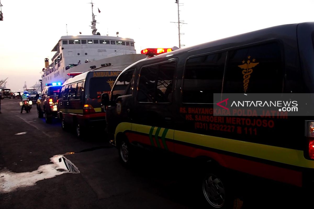 Basarnas: Jumlah korban kapal terbakar dievakuasi melebihi manifes