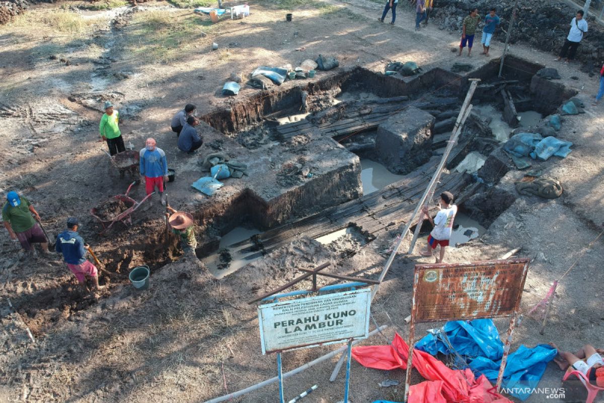 Perahu kuno yang ditemukan di Jambi diduga berusia 700 tahun