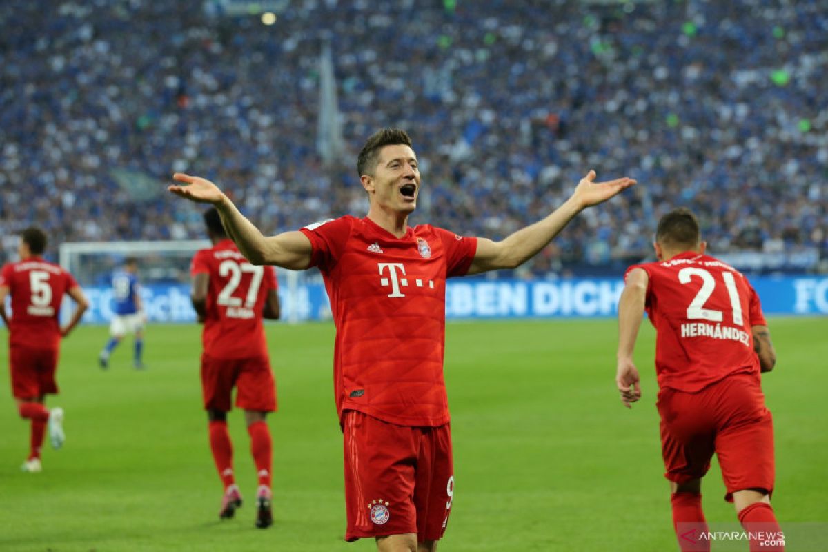 Lewandowski cetak tiga gol, Munchen kalahkan Schalke 3-0