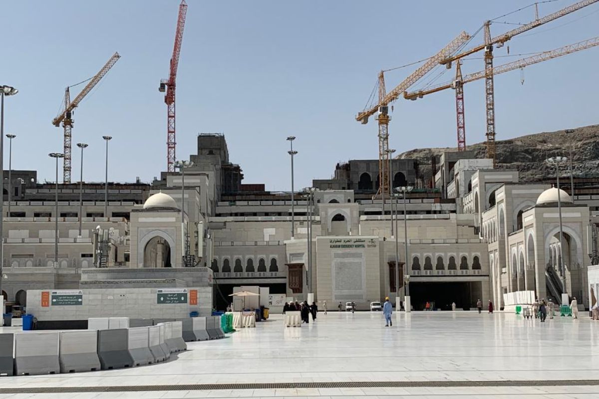 Marmer Yunani rahasia lantai Masjidil Haram tetap dingin