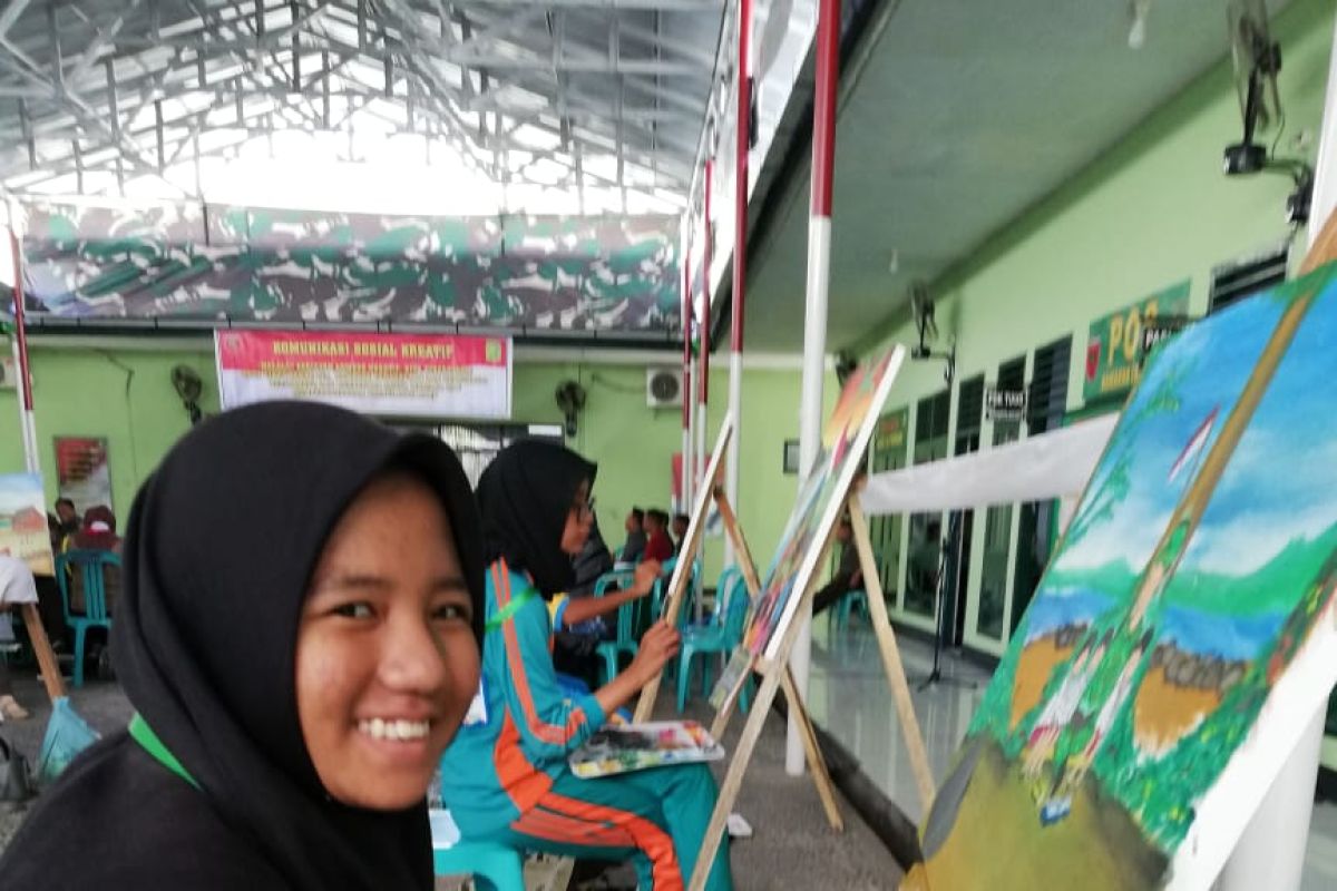 Siswi SMU 1 Kendari juara lomba melukis yang digelar Kodim