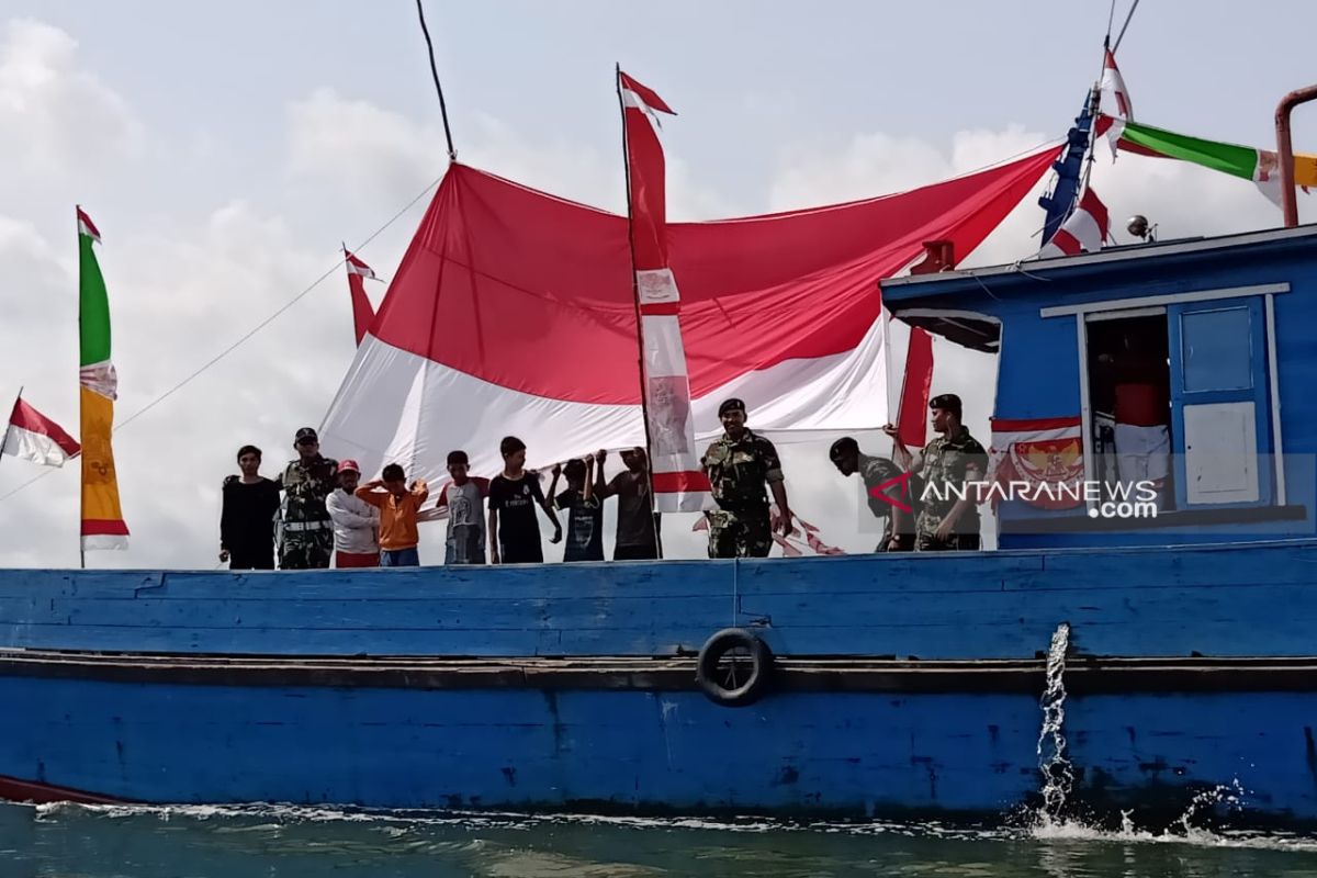 Pawai bendera merah putih di perbatasan perairan Indonesia-Malaysia