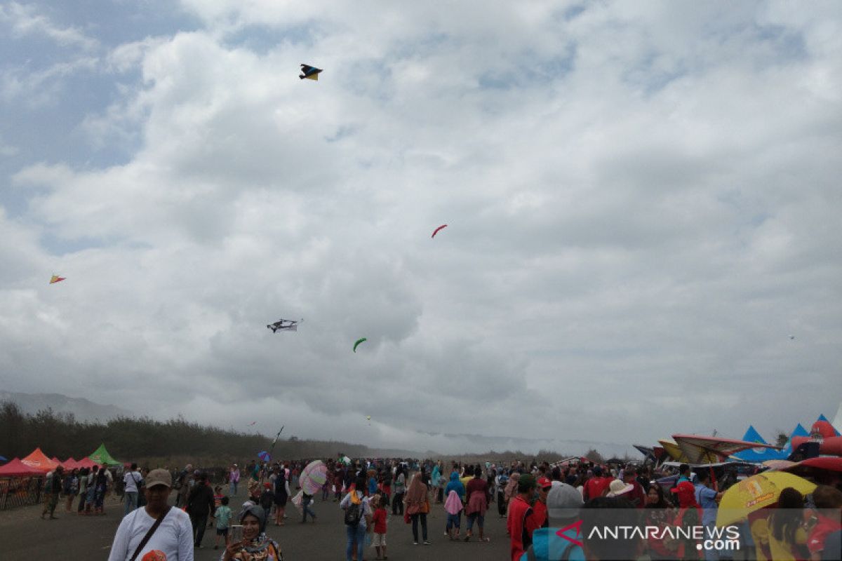 Jogja Air Show menjadi daya tarik wisatawan ke pantai Bantul
