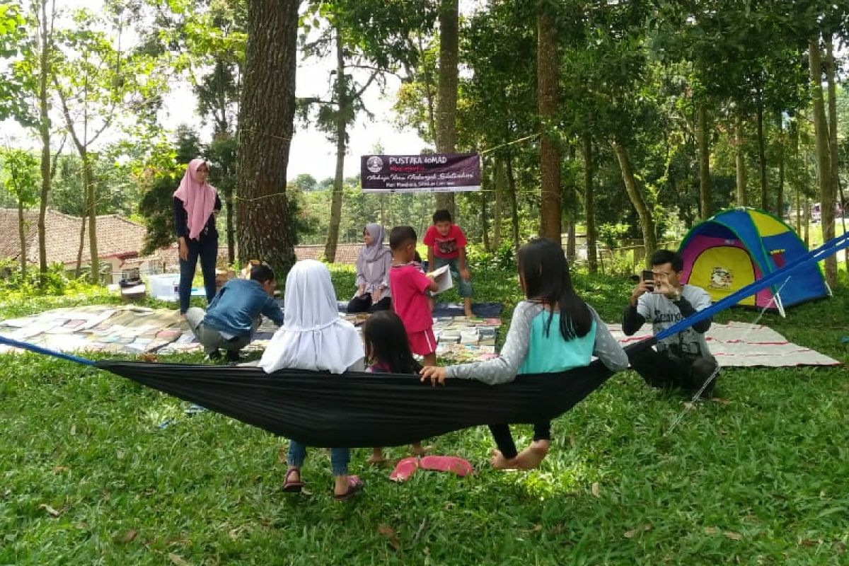 NoMad Garut berjuang bangun kesadaran masyarakat untuk baca buku