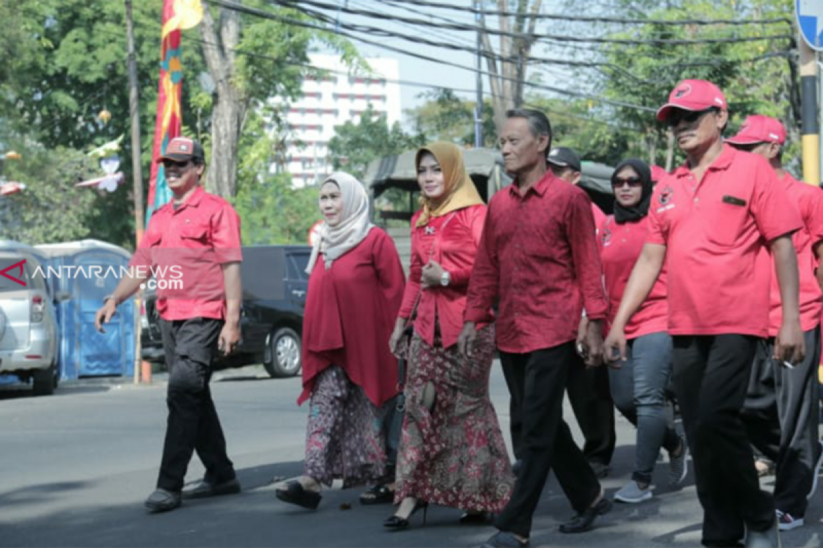 Juru kemudi perempuan damkar jadi anggota DPRD