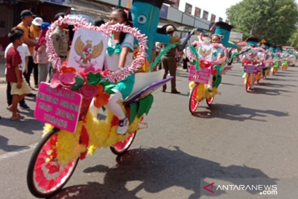 PMI Babel kerahkan relawan "Aksi Bersih Lingkungan"