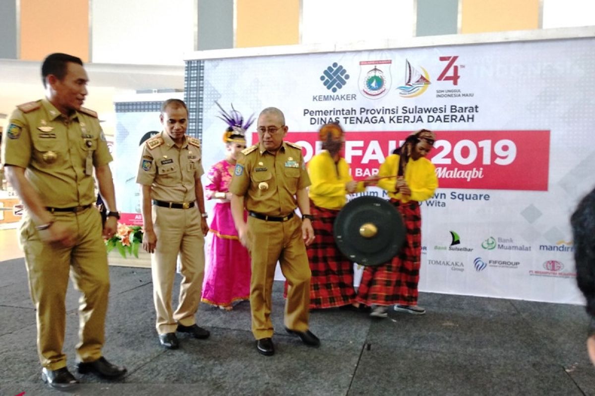 Ratusan pencari kerja serbu Job Fair 2019 Mamuju