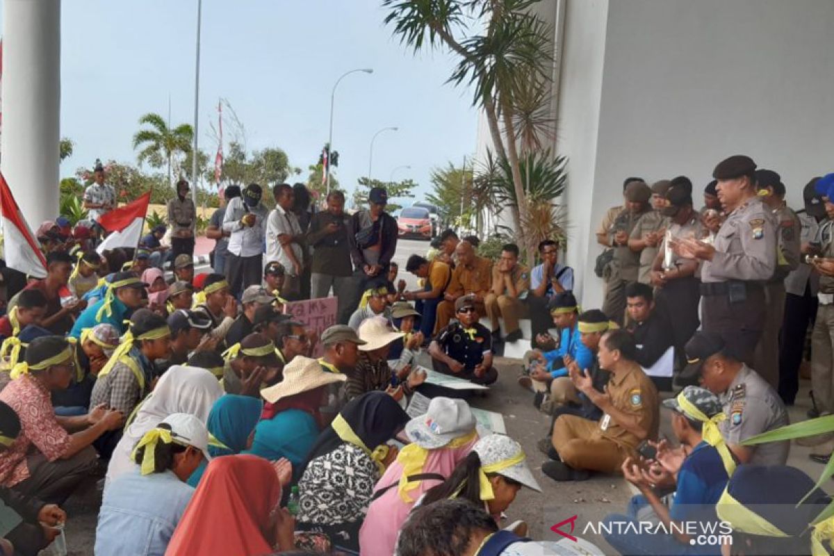 Warga Kampung Tirtomulyo Tanjungpinang tuntut pemasangan listrik