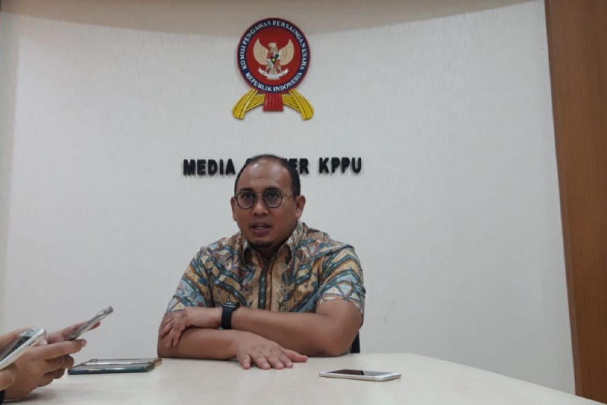 Andre Rosiade  penuhi undangan KPPU terkait dugaan jual rugi semen China