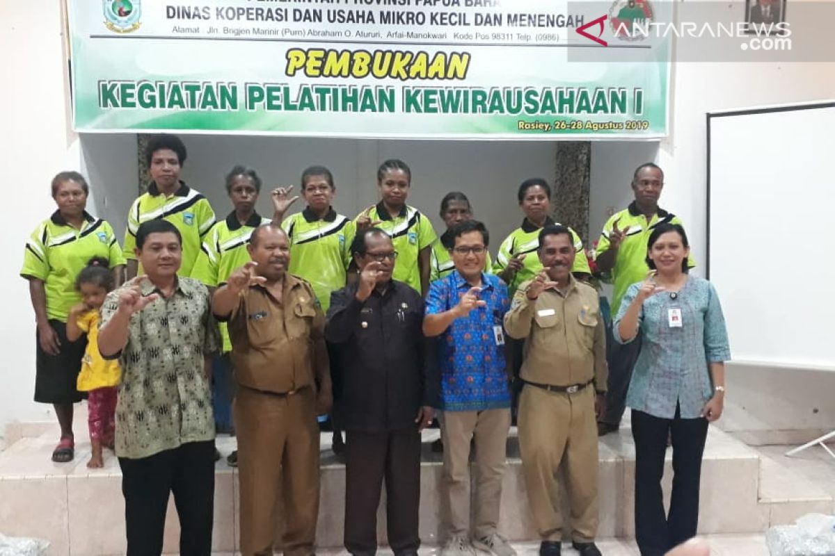 Pelaku usaha Papua di Teluk Wondama ikuti pelatihan kewirausahaan