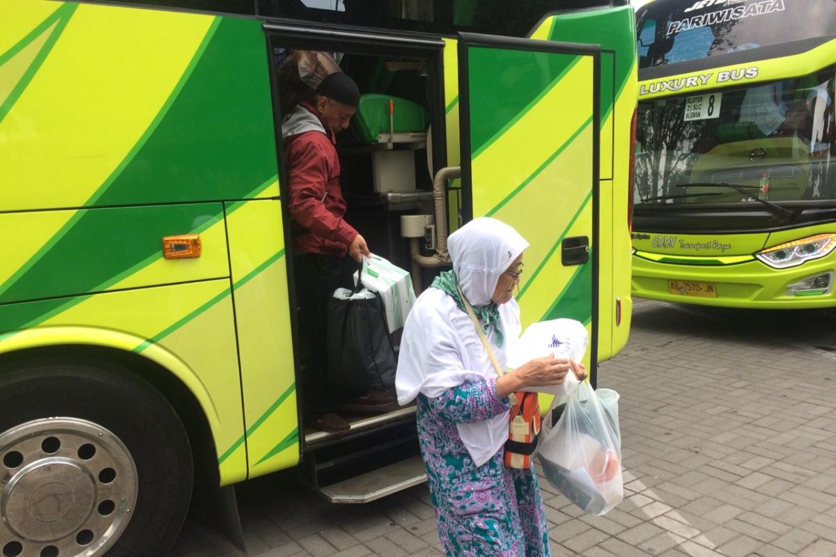 Kepulangan haji kloter pertama Sleman disambut tangis para keluarga