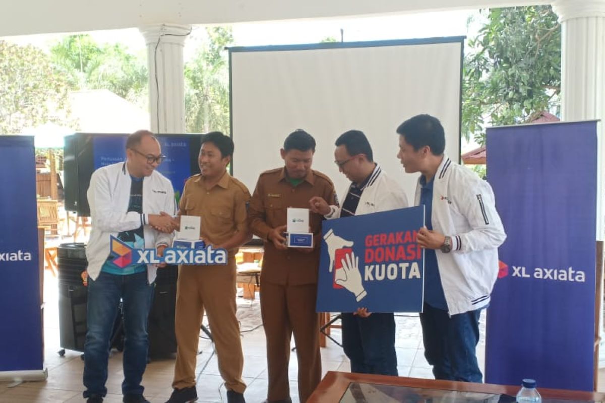 Sebanyak 50 sekolah di Sumbawa terima bantuan kuota data XL