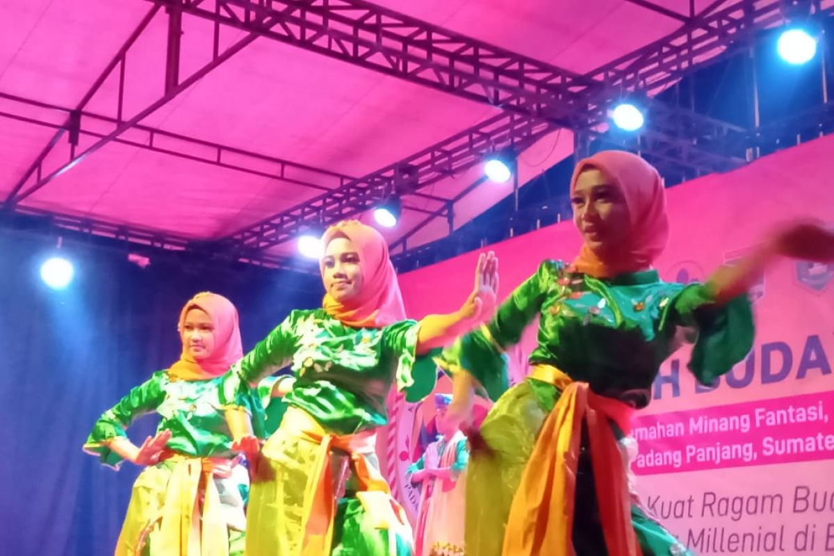 Kontingen Kwarda Gorontalo tampilkan tarian Saronde di Kemah Budaya Nasional