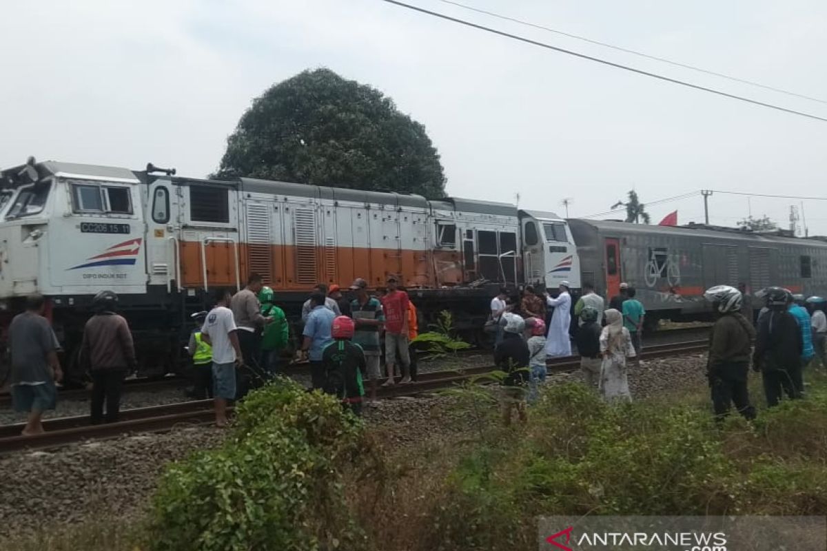 Jalur kereta lintas Karawang kini sudah bisa dilintasi