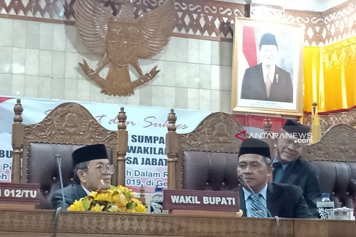 Bupati Aceh Barat harapkan anggota dewan baru giat suarakan  hak rakyat