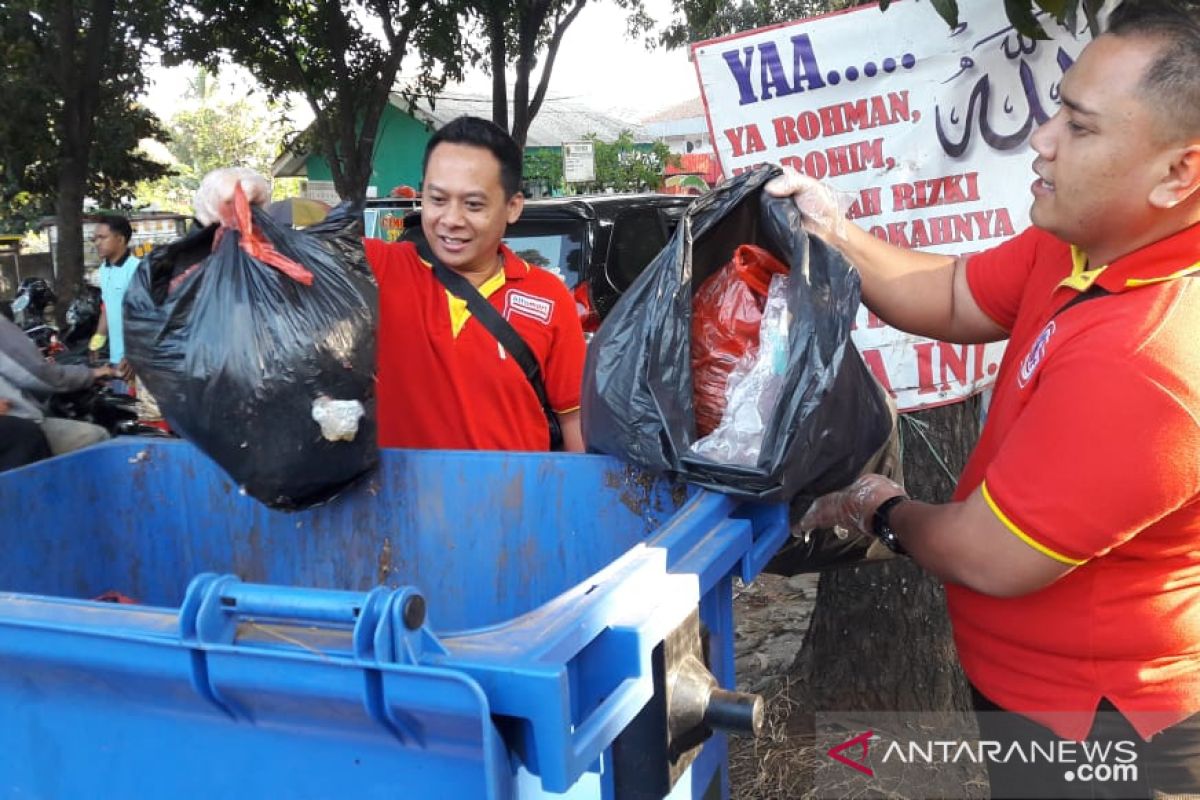 'Bersihin Indonesia' dukungan Alfamart tentang  larangan penggunaan kantong plastik di Bogor