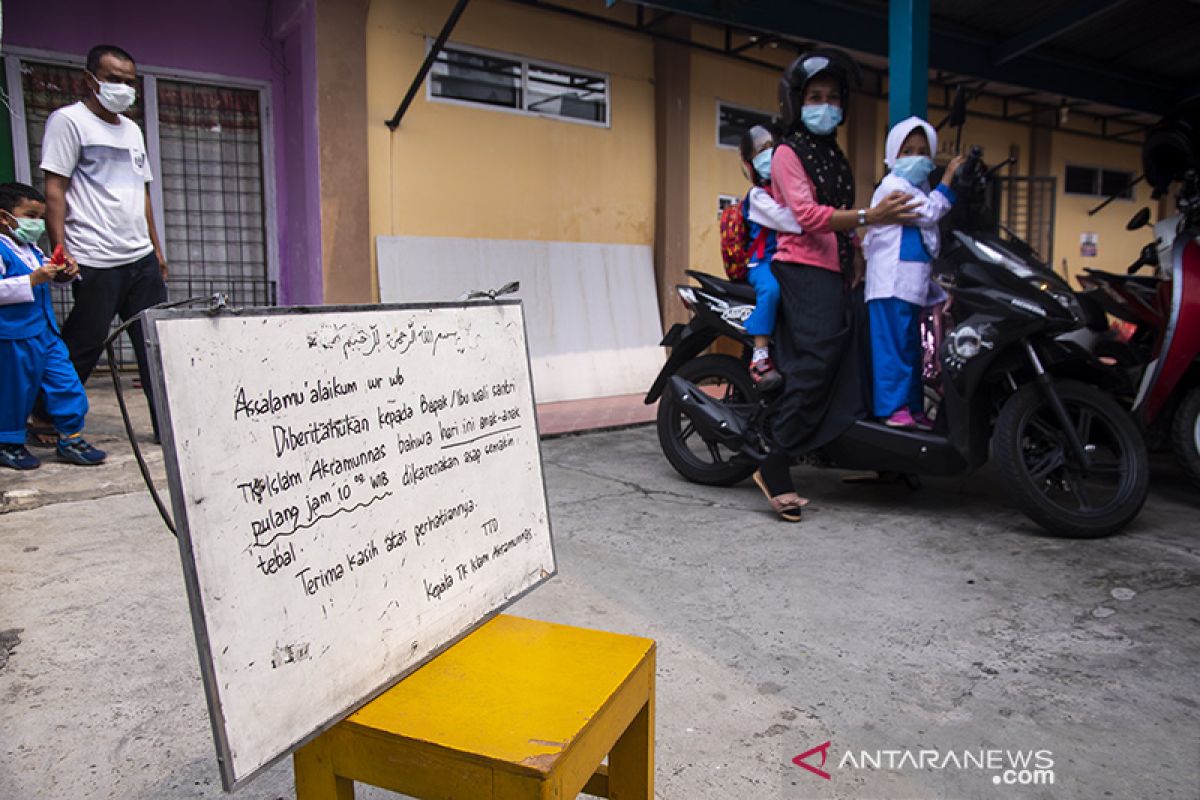 Pekanbaru terus berselimut asap Karhutla, anak-anak TK dipulangkan lebih cepat