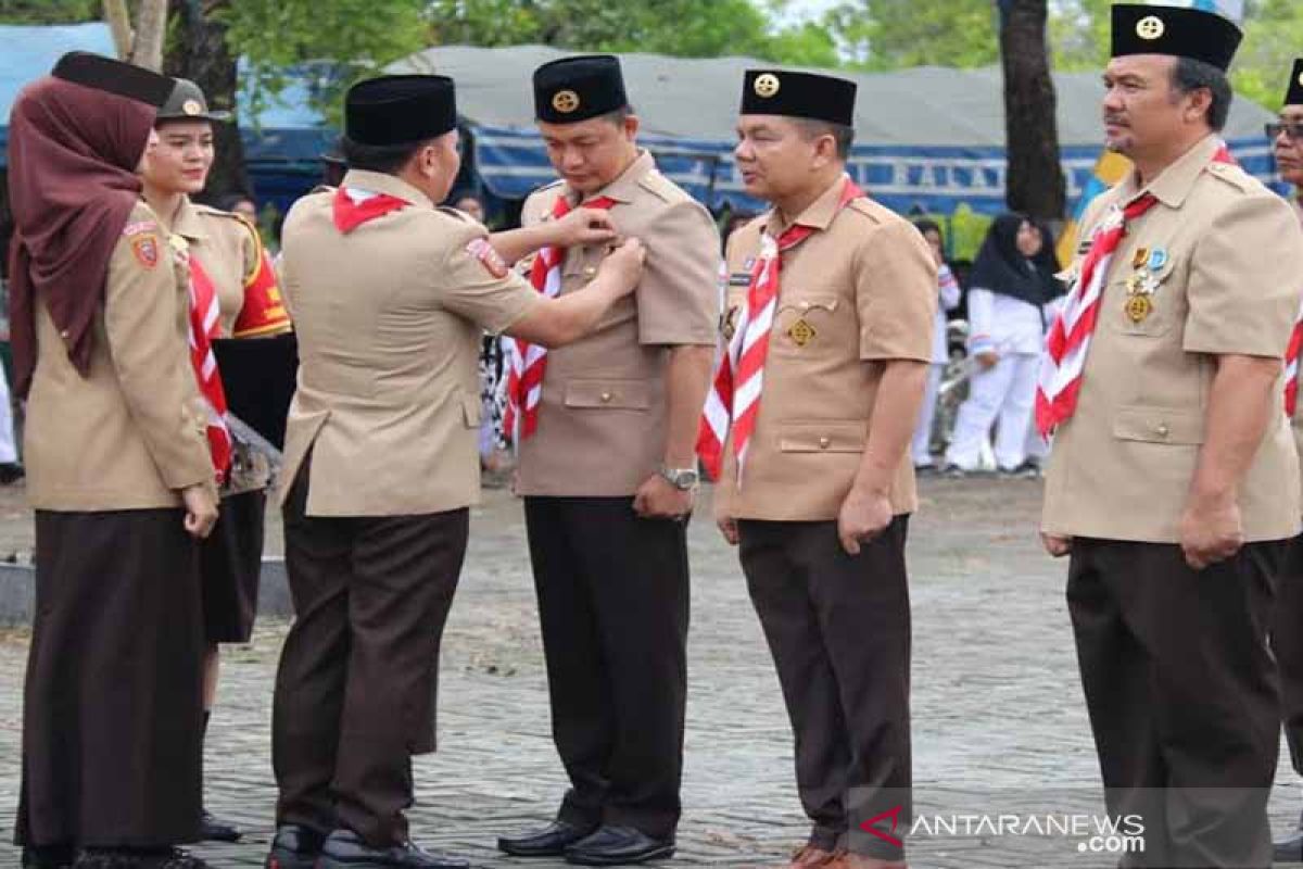 Wabup Lamandau dapat penghargaan Lencana Darmabakti dari Gubernur