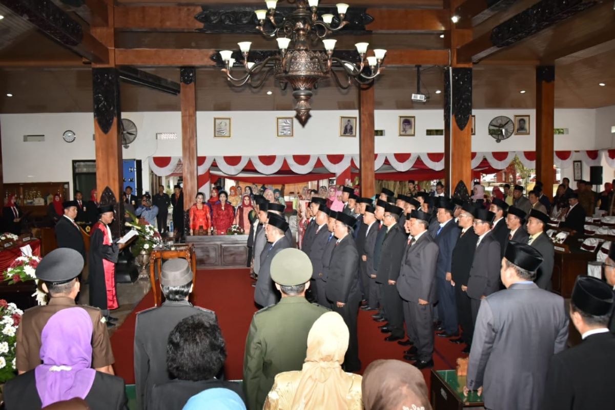 45 anggota DPRD Trenggalek periode 2019-2024 dilantik