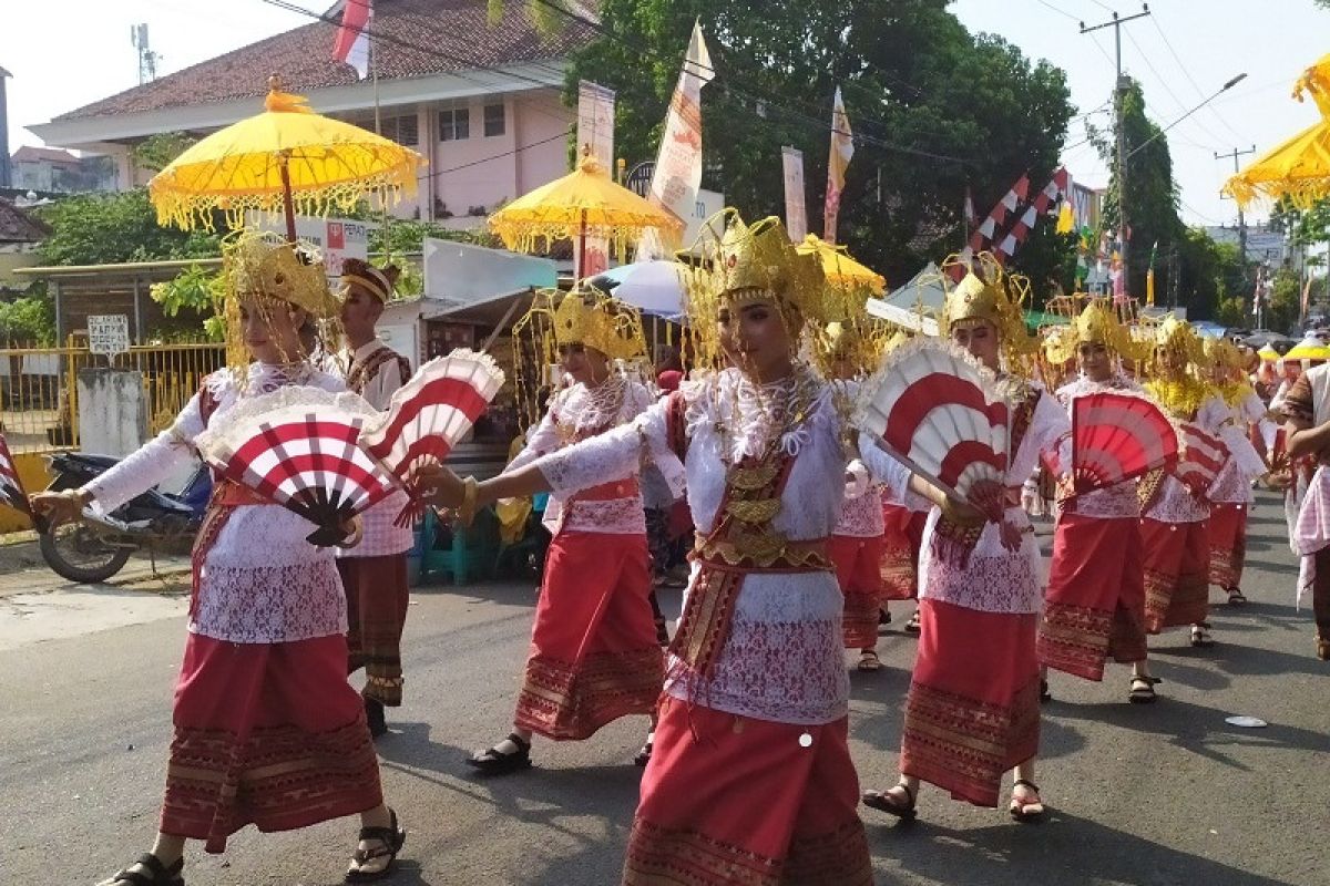 Masyarakat Lampung antusiasme tonton parade Budaya Lampung