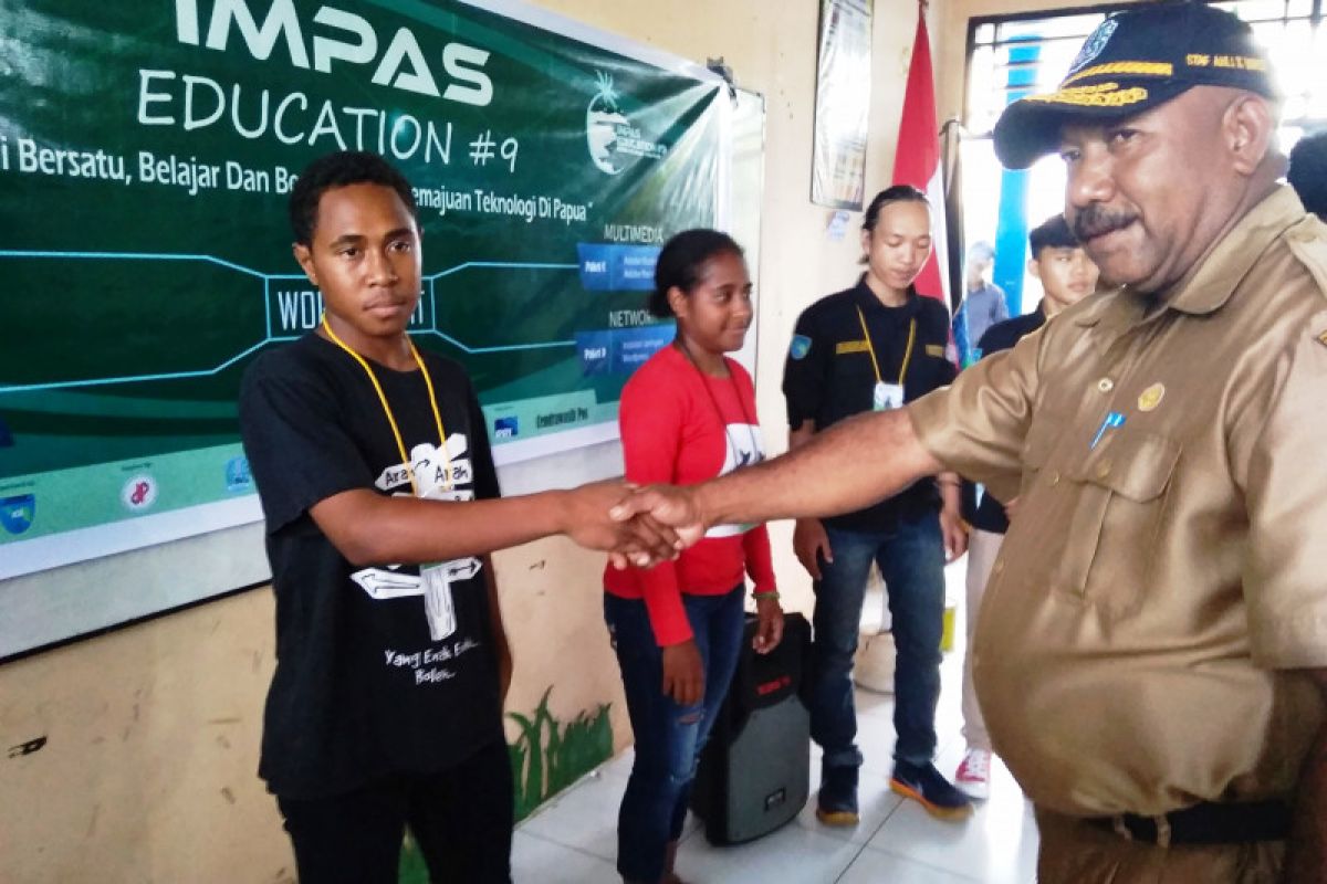 156 siswa SMA Biak pelatihan teknologi informasi