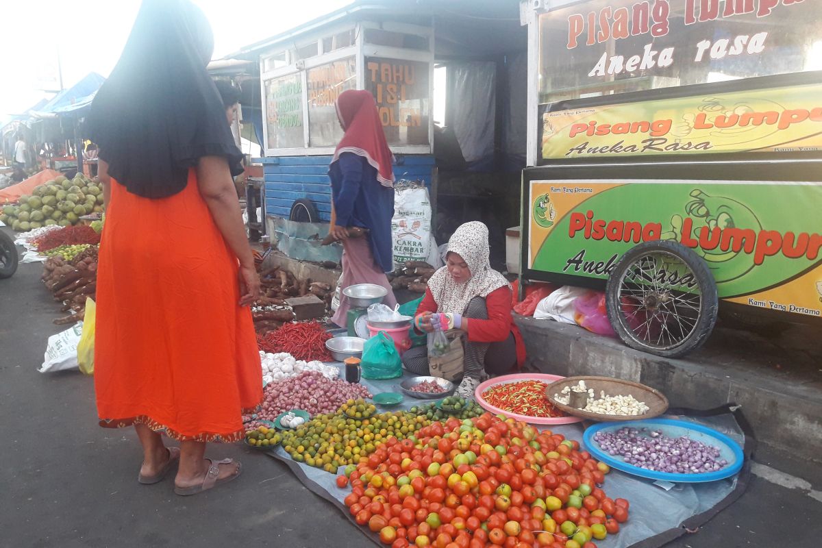 Harga berbagai jenis cabai di Ternate turun