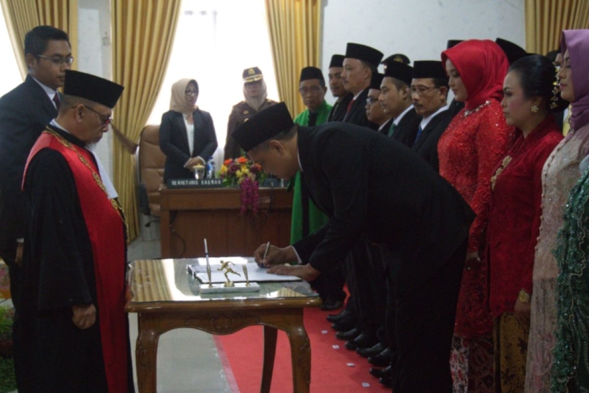 25 anggota DPRD Kota Mojokerto resmi dilantik