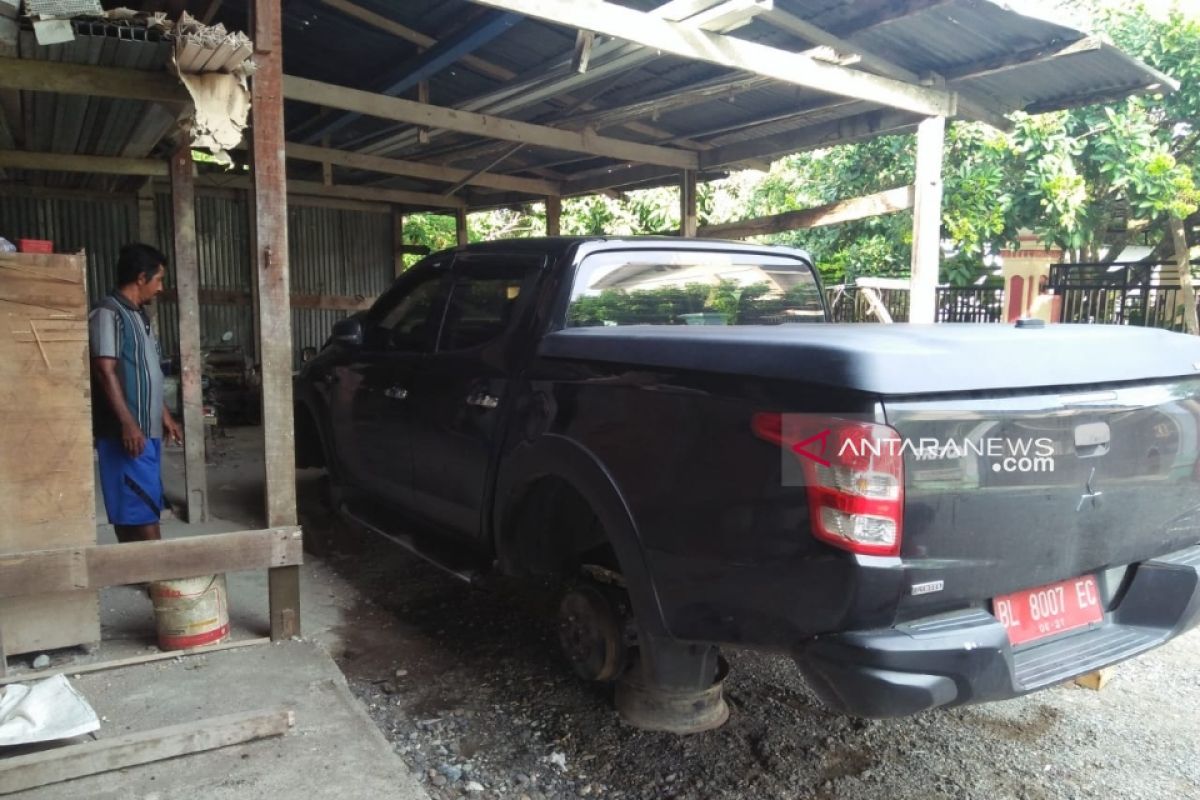 Mobil Kepala Dinas PUPR Aceh Barat jadi korban pencurian  ban