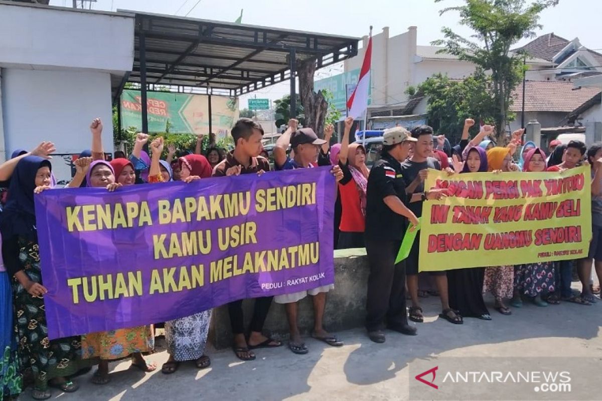 Sengketa tanah, seorang ayah diusir dari rumahnya oleh anak kandung