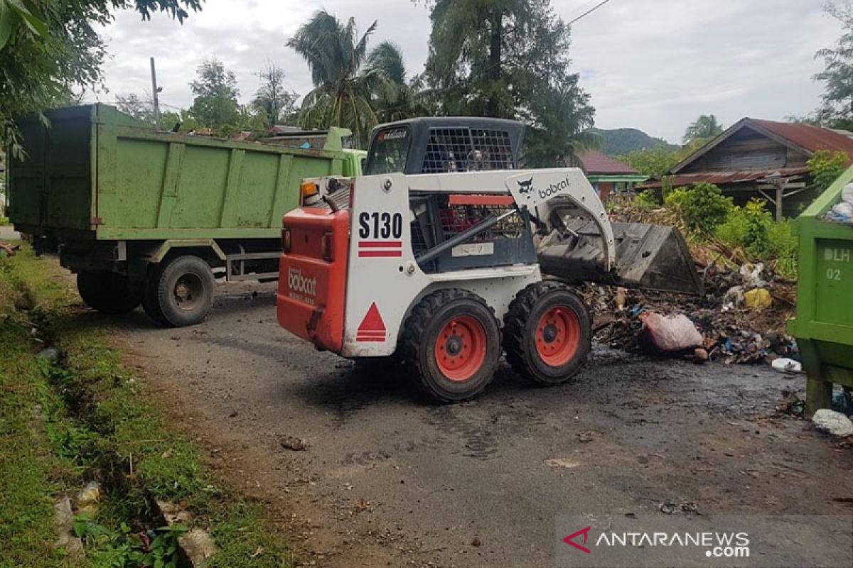 DLH Aceh Besar kerahkan 10 armada bersihkan sampah