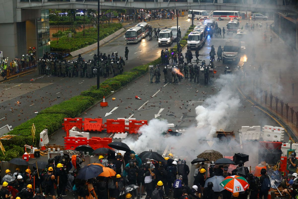 Kerusuhan protes anti-Pemerintah Hong Kong jadi lebih serius tapi pemerintah mengendalikan