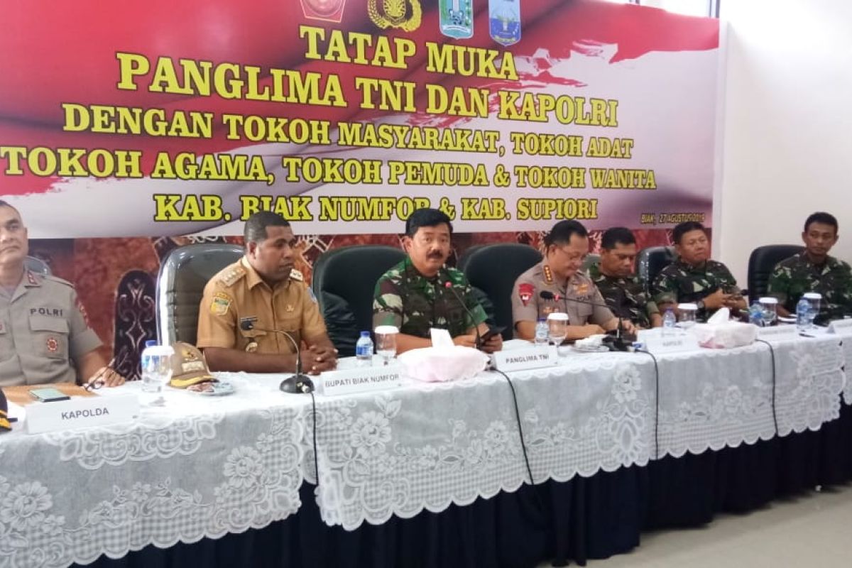 Panglima TNI dan Kapolri dialog dengan masyarakat Papua di Biak